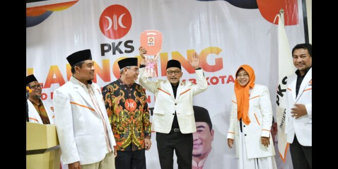 Presiden PKS Saksikan Penyerahan Ambulans untuk DPD PKS Halsel