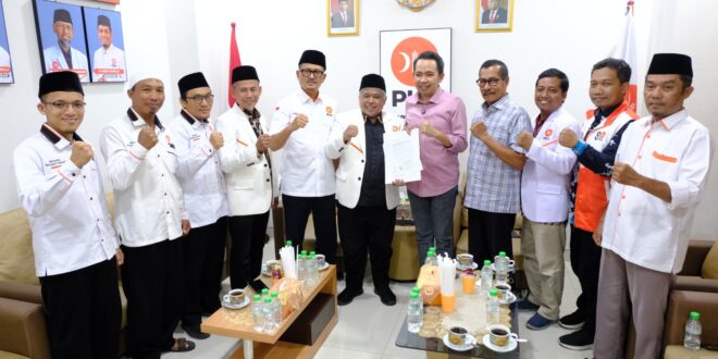 SK DPP PKS untuk Pasangan Cakada Kabupaten Jember Diserahkan ke Gus Fawait – Djoko Susanto