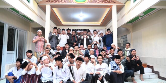 Ahmad Syaikhu Salat Subuh Berjamaah Bersama Santri-Kiai Ponpes Annizhomiyyah Cicurug – DPW PKS Jawa Barat