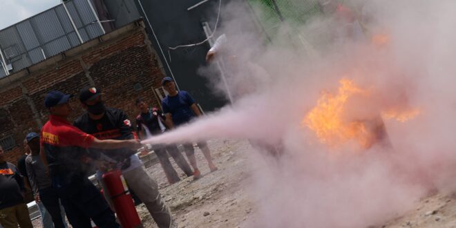 DPW PKS Jabar Gelar Pelatihan Simulasi Kebakaran, Perkuat Kesiapsiagaan Jaga Aset Bersama – DPW PKS Jawa Barat